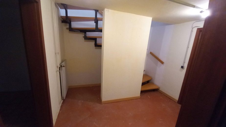 Doppelhaushälfte im Zentrum von Frechen mit Garage und Garten – Keller Treppenhaus