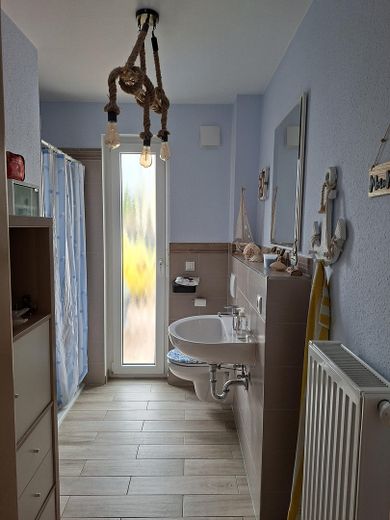 -Senza provvigione- Moderna villa urbana con garage a Bad Schwalbach – Dusche WC Erdgeschoss