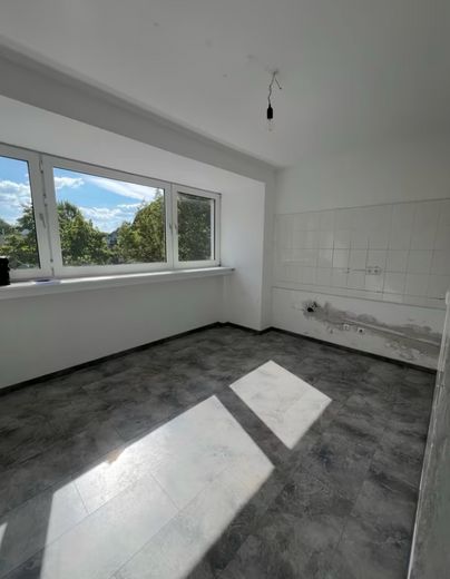 Schöne 96 m² Wohnung in ruhiger und zentraler Lage in Duisburg Rheinhausen – Küche