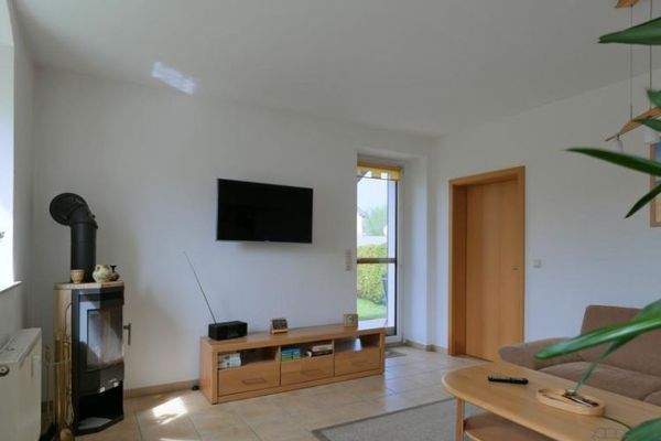 (EF0431_M) Dresden: Gohlis, modern möblierte 2-Zimmer-Wohnung mit überdachter Terrasse zum Garten