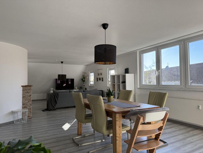 Senza provvigione: maisonette ristrutturata di 5 locali (125m²) – Wohn-/Essbereich