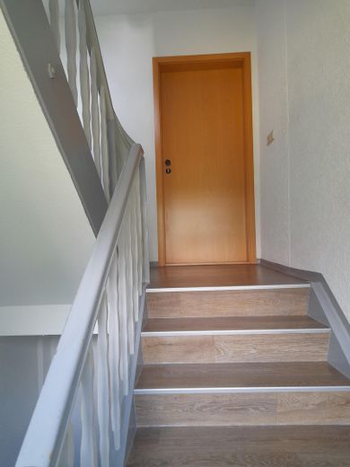 2 ½ Familienhaus in zentraler, ruhiger Süd- und Aussichtslage in St. Georgen/Schwarzwald – Treppenhaus
