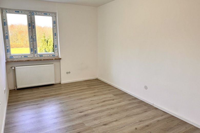 Stilvolles Einfamilienhaus mit hochwertiger Teilsanierung und großzügiger Garage – Bild 15