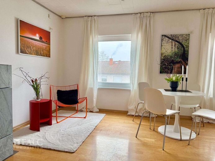 Natur - Aussicht - Zuhause: Tolles Einfamilienhaus mit großem Grundstück – Wohnzimmer 6