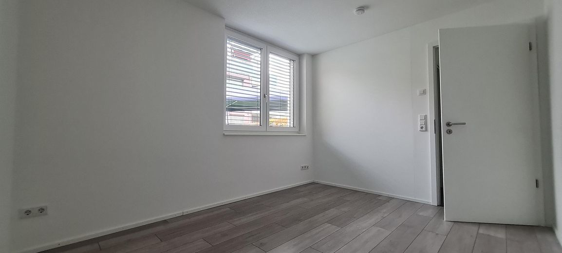 moderne 3,5 Zimmerwohnung 1.OG mit Lift, EBK und überdachtem Balkon – 2. Schlafzimmer