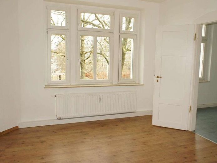 EBK Einbau geplant - in ruhiger Seitenstr. mit LAMINAT - im 1. OG – Foto 1
