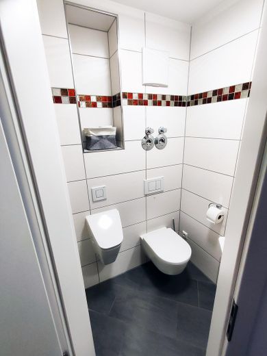 Gäste-WC mit Urinal