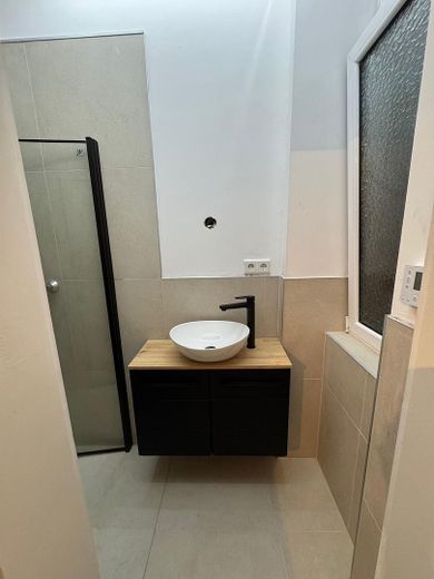 Hochwertig sanierte 3-Zimmer-Altbauwohnung mit EBK und Balkon in Bestlage des Johannesviertels – Dusche