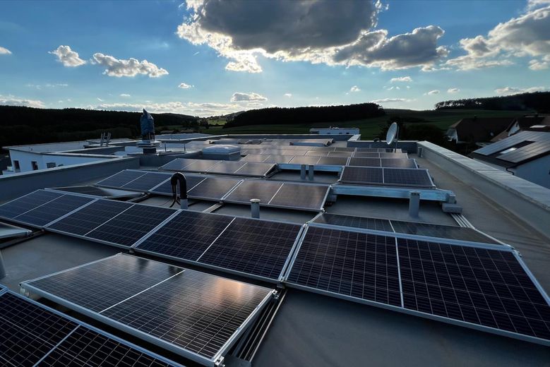 Exklusive 3,5 Zimmer Eigentumswohnung mit gehobener Ausstattung KfW-40-Plus nähe Brombachsee – PV-Anlage