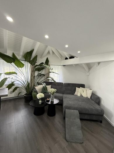 Abitare con carattere – moderna maisonette con un’architettura del tetto impressionante, giardino e piscina – Foto 3
