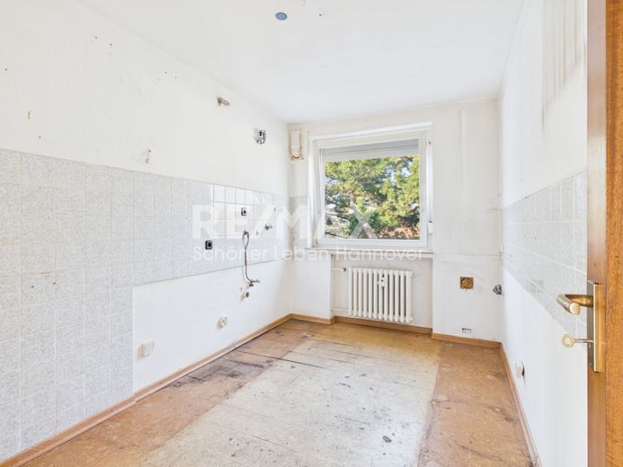 *reserviert* Renovierungsbedürftige, sonnige 3 Zimmer- Wohnung – Küche