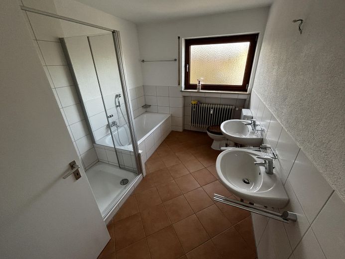 gemütliche 3,5-Zimmer-Wohnung mit Südbalkon in Neu-Ulm (Pfuhl) zu vermieten – Bad