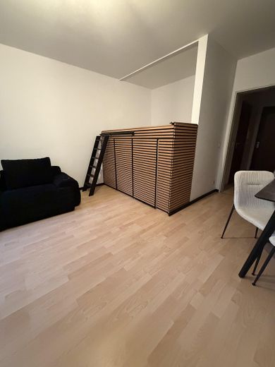 Tu nuevo hogar justo al lado del parque urbano – Hochbett