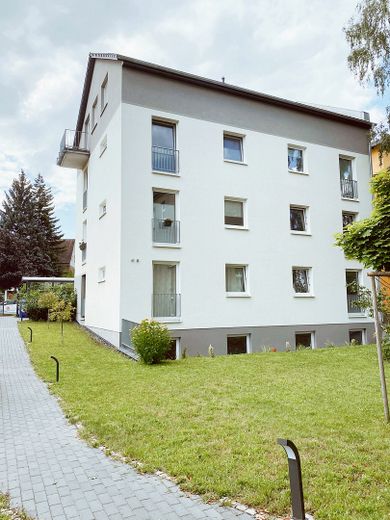 Luminoso e moderno appartamento di 3 stanze nella verde Berlino-Altglienicke – Hausansicht 