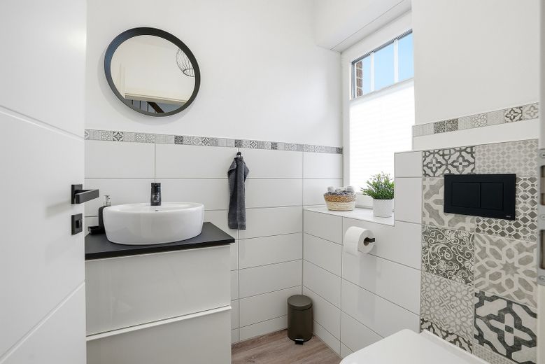ESCLUSIVA CASA A TRE FRONTONI CON STRAORDINARIO GIARDINO – Gäste WC