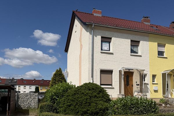 Reihenendhaus, unterkellert mit Nebengelass und Garten