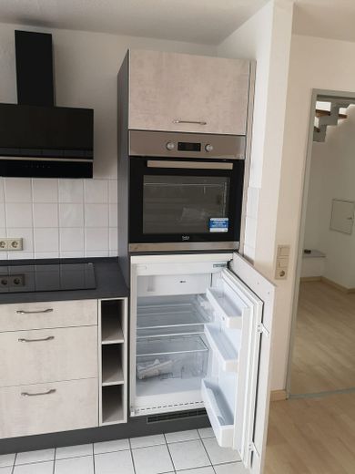 Maisonette mit gehobener Ausstattung und Tiefgarage (Nutzfläche ca. 60m²) – Einbauküche (Kühlschrank)