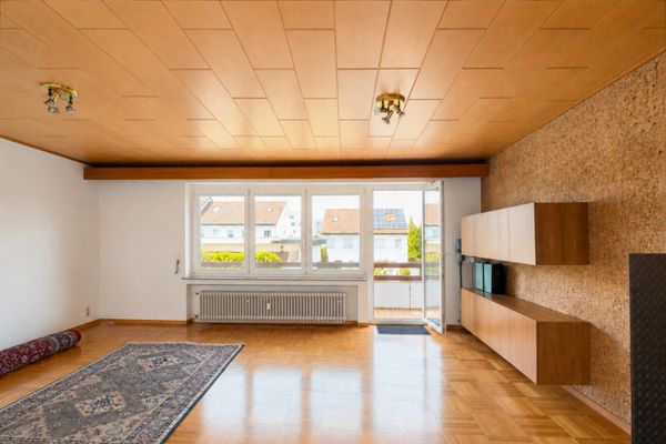 Großzügige 2,5 Zimmer-OG-Wohnung mit tollem Balkon, Garage in ES-Berkheim