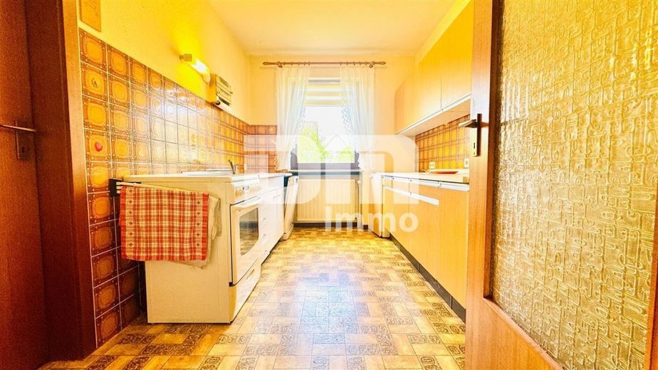 Solider Familien-Bungalow mit großem Potenzial in ruhiger Lage mit Wintergarten und Garage – EG Küche / EBK