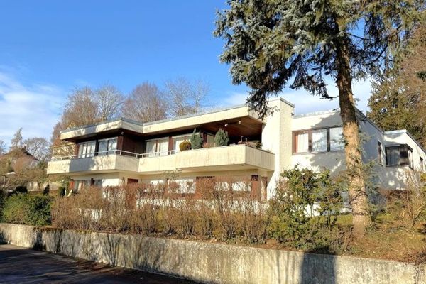 Nieruchomość w najlepszej lokalizacji, z pięknym widokiem i rzadko spotykanym charakterem w Biberach
