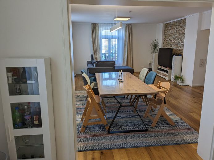 Wohnen wie im Haus auf einer Etage – Wohn-und Essbereich