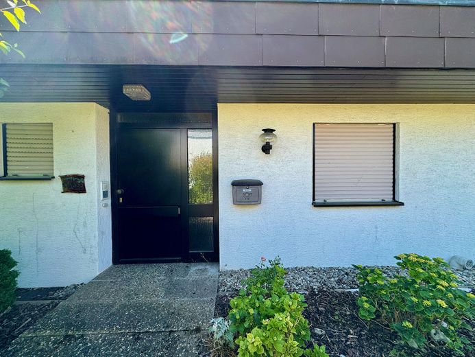 Haus in bester Südlage mit unverbaubarem Ausblick – Eingang Nord