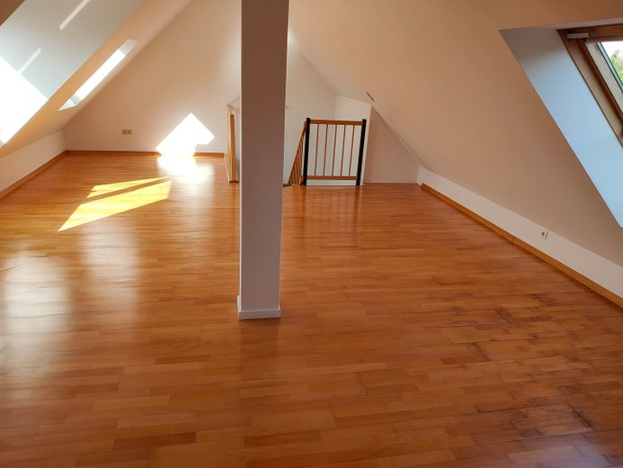 Top Maisonette-Wohnung mit 105 m² Wohnfläche und Balkon – Foto 8