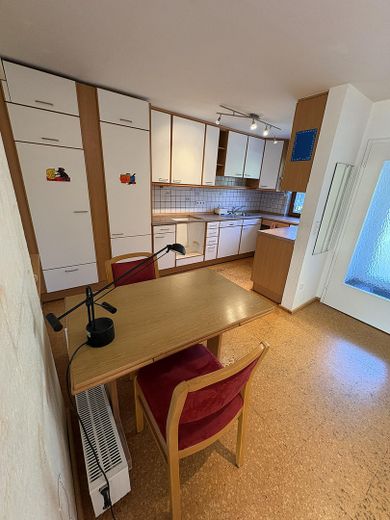 Zuhause fühlen in Reihenmittelhaus in ruhiger, familiärer Lage – Küche und Essbereich