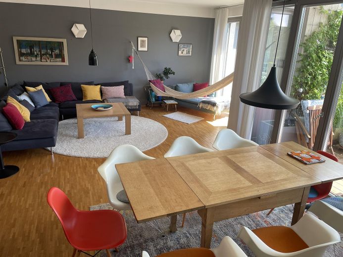 Sonniges Appartment im Zentrum Berlins vom 01.10.2026 - 31.03.2027 zu vermieten – Wohnzimmer