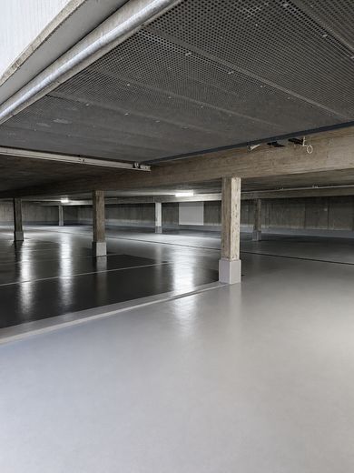 Wohnen mit Weitblick über Aalen | Modernisierte 3,5-Zimmer-Wohnung mit großem Westbalkon und Aufzug – Kernsanierte Tiefgarage