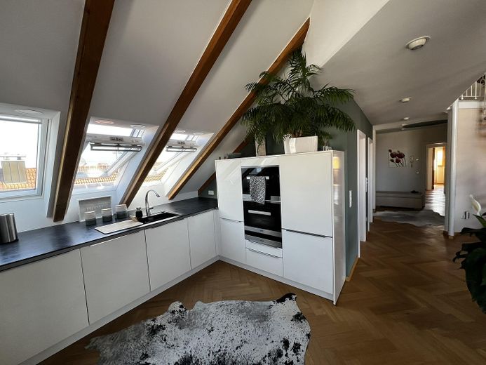 Außergewöhnliche Wohnung mit 187qm Grundfläche, Dachterrasse und Südbalkon – Offene Küche