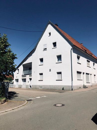 Schöne 3-Zimmerwohnung in zentraler Lage mit EBK – Foto 2