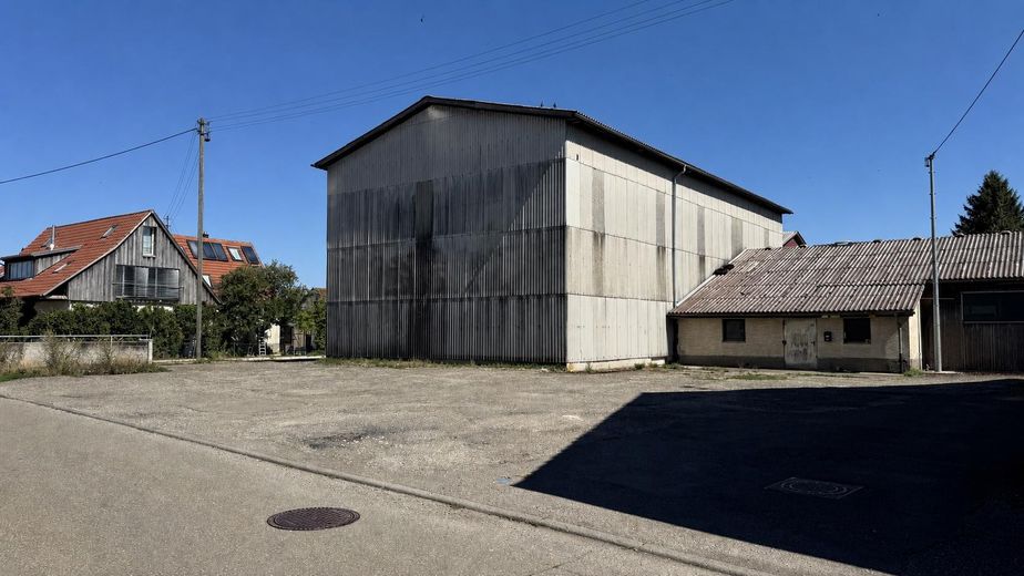 Ca. 683 m² Lagerhallen mit ca. 1700 m² Freifläche – teilbar – von privat – Photo 1