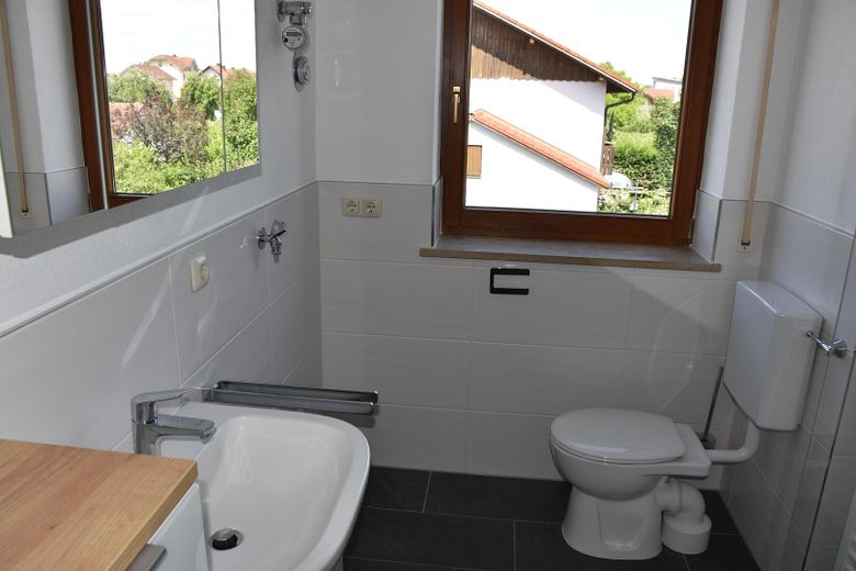 3 1/2 Zimmer Wohnung in zentraler Lage von Simbach am Inn mit neuem Badezimmer – Bad