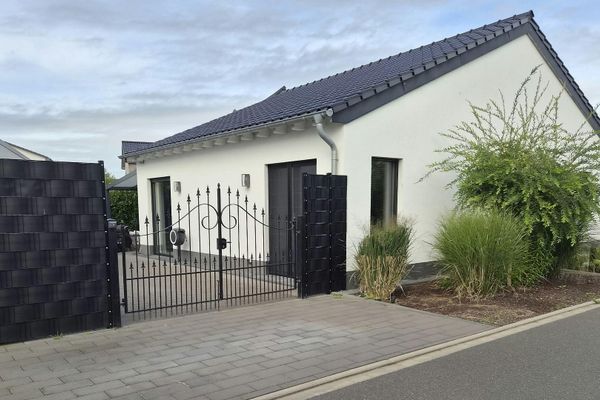 ***Vivienda moderna en una sola planta: bungalow de alta calidad en el distrito de Düren***