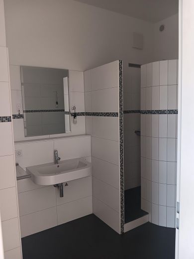 Exklusive 4-Zimmer-Loftwohnung | ca. 165 m² | TG-Stellplatz | Süd-Balkon | Frankfurt-Innenstadt – Duschbad...
