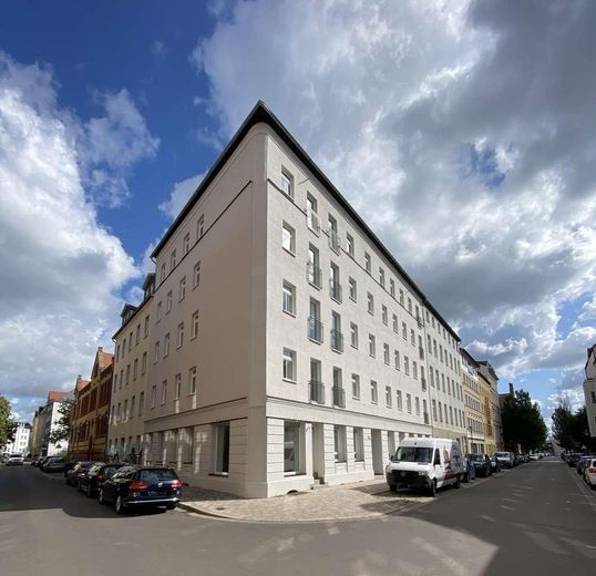 Sanierter Altbau in Buckau: 4,5 Zimmer, Balkon + Austritt, 4. OG ohne Aufzug – Thiemstr. 10