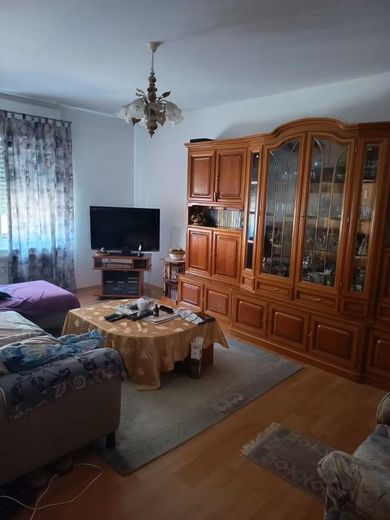 RESERVIERT  Attraktive 3-Zimmer-Eigentumswohnung 80 m² mit Balkon 7.800€ p.a. – Wohnzimmer
