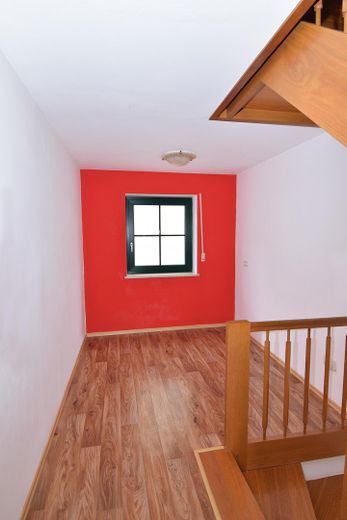Schönes Stadthaus 140 m2 ohne Maklerprovision in 94333 Geiselhöring (Straubing/Haindling) – Ankleide 1. OG