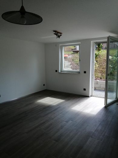 freistehendes Einfamilienhaus mit Einliegerwohnung, saniert und voll möbliert – Wohn- Essraum Ap. EG Anbau
