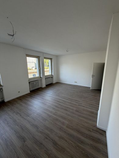 Frisch kernsanierte 2-Zimmer-Wohnung in Krefeld – moderne Ausstattung – Wohnzimmer