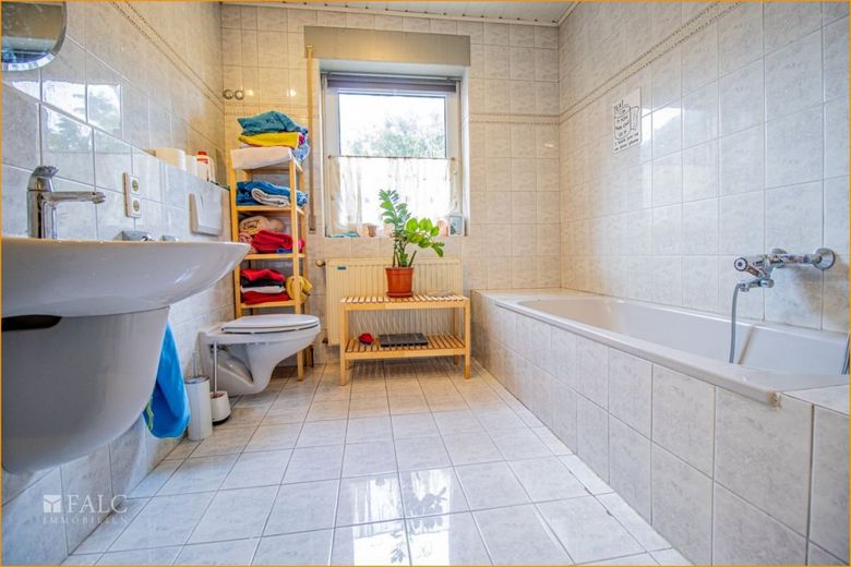 2 Häuser - 1 Kaufpreis! Ihr Familienglück in Heinsberg-Karken – Badezimmer
