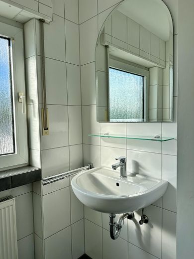 Lichtdurchflutete 3,5-Zi-Dachgeschosswohnung mit Panoramablick auf der Bellevue – Foto 9