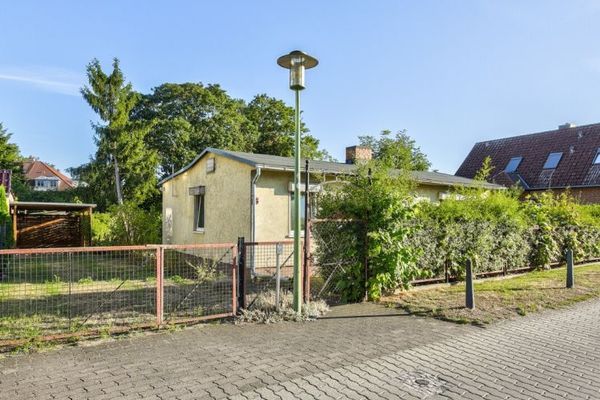 Attraktives Baugrundstück in gefragter Wohnlage mit umfangreich sanierungsbedürftigem Altbestand