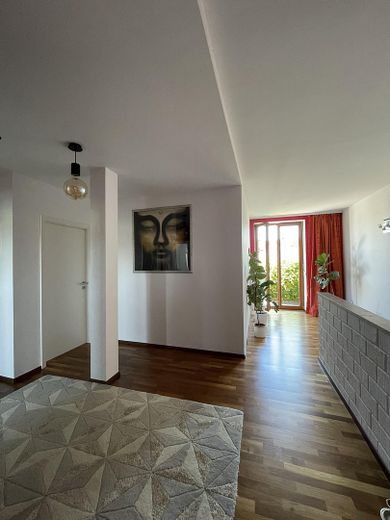 Luxuriöse 5 - Zimmer Wohnung in Furth bei Landshut – OG Flur mit den Balkon 