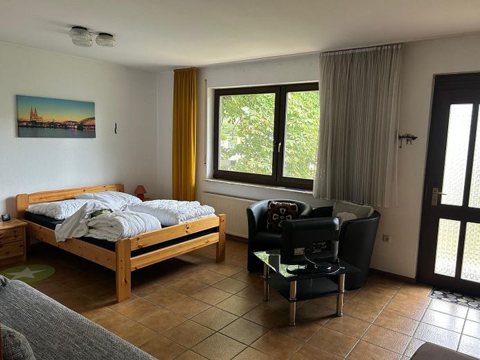 Casa unifamiliare ben tenuta con grande potenziale e terreno edificabile aggiuntivo a 54570 Neroth – Zimmer 2 Keller