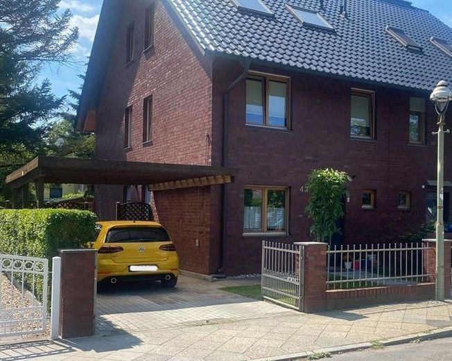Hochwertige Doppelhaushälfte in Buckow/Lichtenrade – Strassenansicht