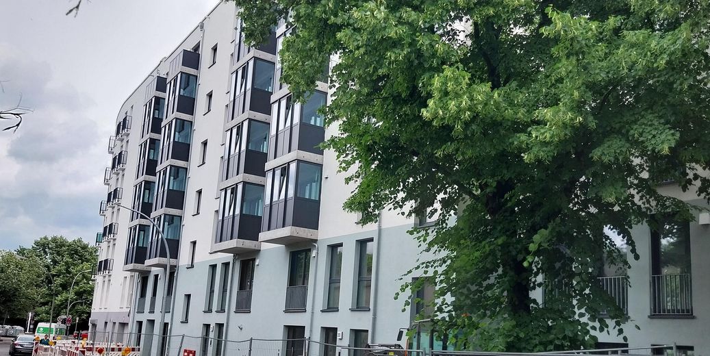 Helles, möbliertes Neubau-Apartment mit Top-Anbindung in Schöneberg – Gebäude