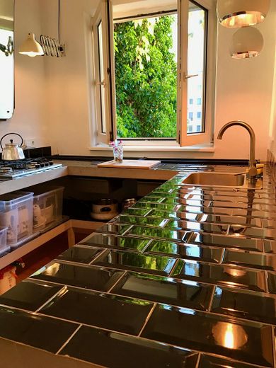 Wohnung mit Charm zentral in Berlin 2. Obergeschoss sofort verfügbar – Küche mit Fenster