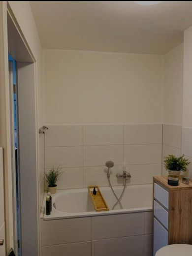 Anlageobjekt, vermietete gut gelegene Erdgeschosswohnung – Bad